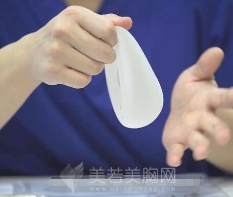 妙桃琴面假体隆胸的真实案例效果图